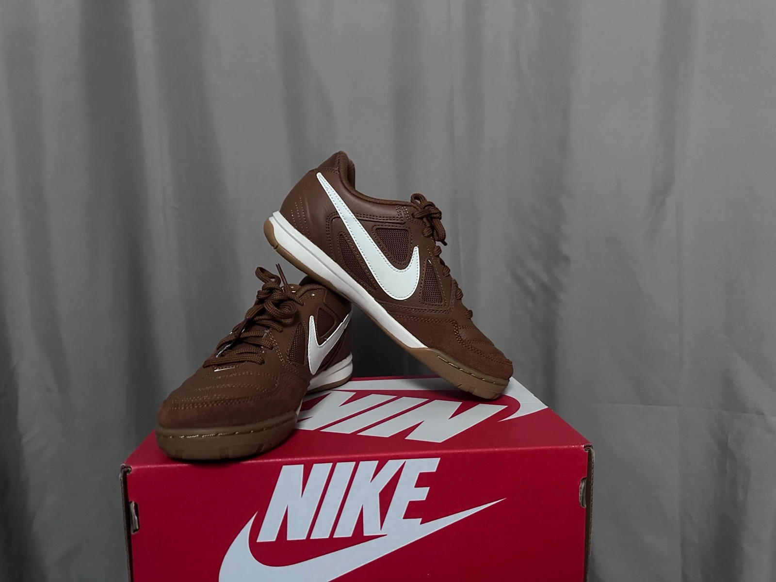 Baskets Nike Gato marron camel taille 38